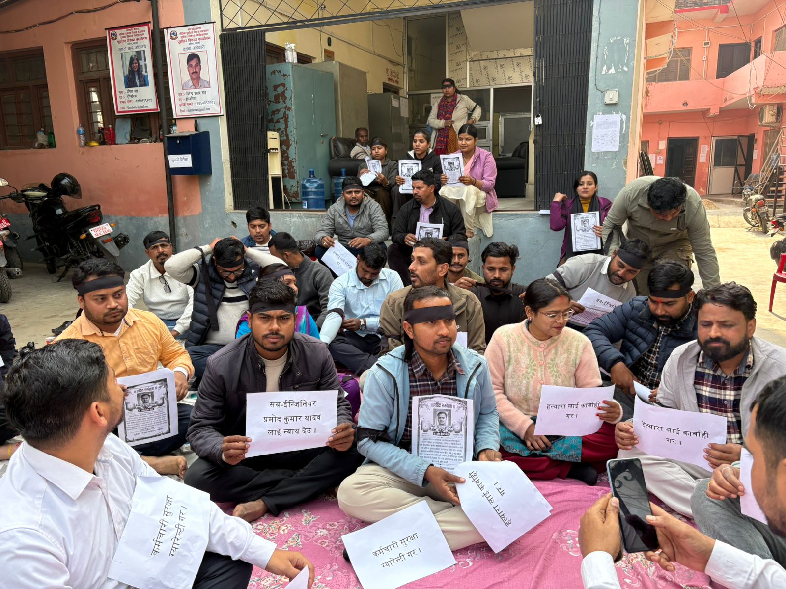 महोत्तरीका कर्मचारीहरुद्वारा पेन डाउन